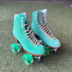 Moxi Adult Lolly Outdoor Complete Roller Skate  - APPLE GREEN SIZE 6